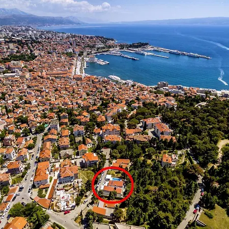 Luxury With A Swimming Pool - 13408 Villa