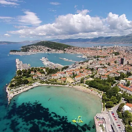 Luxury With A Swimming Pool - 13408