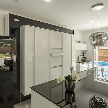 Luxury With A Swimming Pool - 13408 * Split