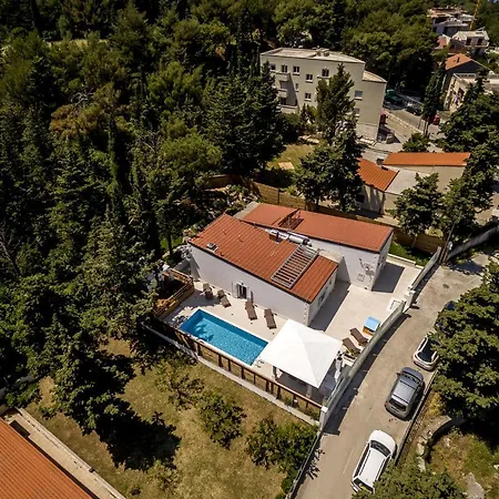 ヴィラ Luxury With A Swimming Pool - 13408 *